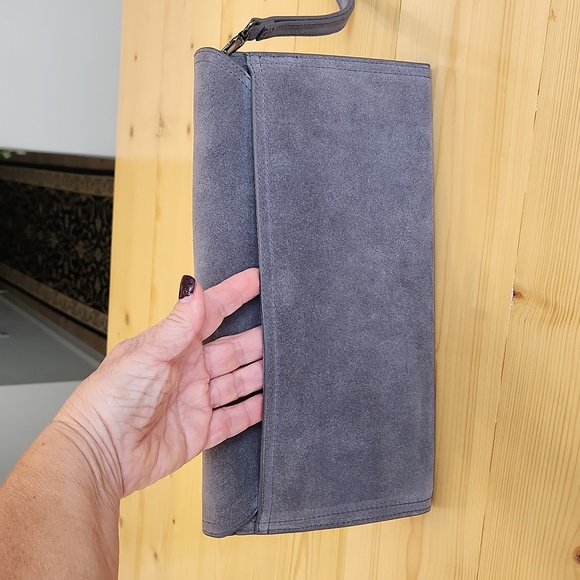 White House Black Market Envelope Clutch Wristlet Handbag Gray Suede - Picture 4 of 12